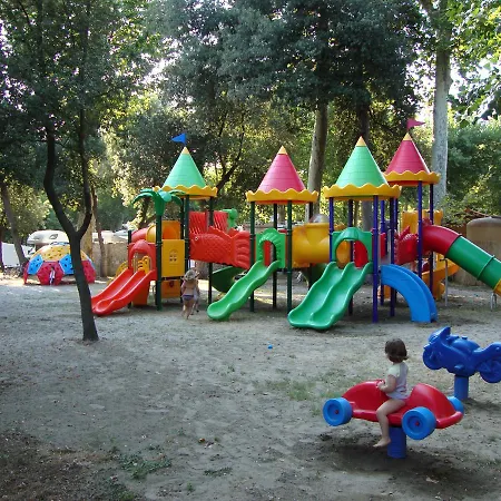 مكان تخييم Village *