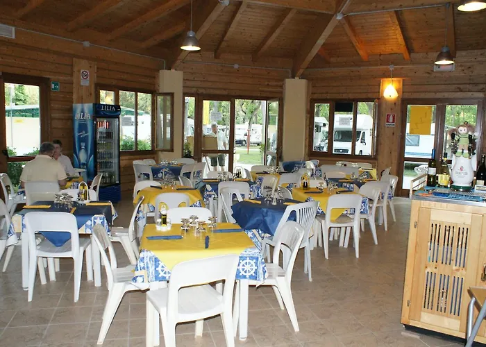 Village Κάμπινγκ *