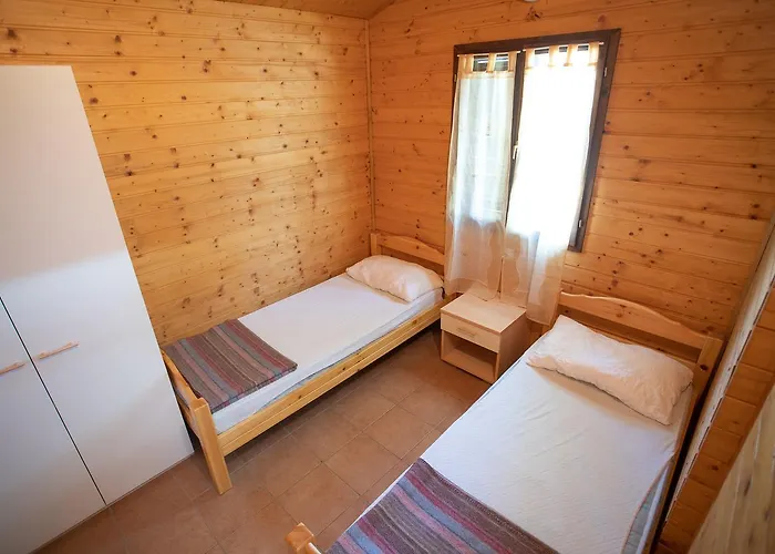 Κάμπινγκ Village